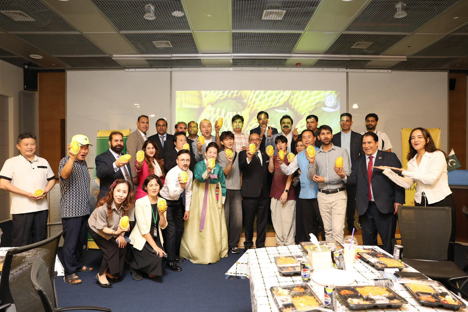 PCCK, 파키스탄 '과일의 왕' 망고 시식회 개최… PBA와 함께하는 첫 공식 교류 행사